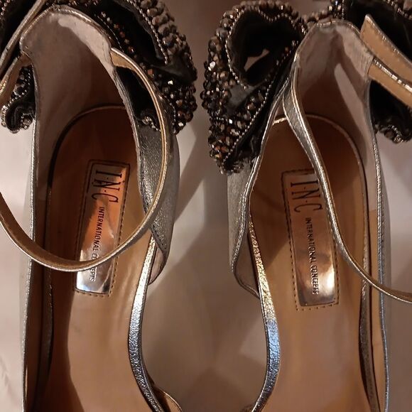 International Concepts Kaison Silver Heels - Picture 11 of 13